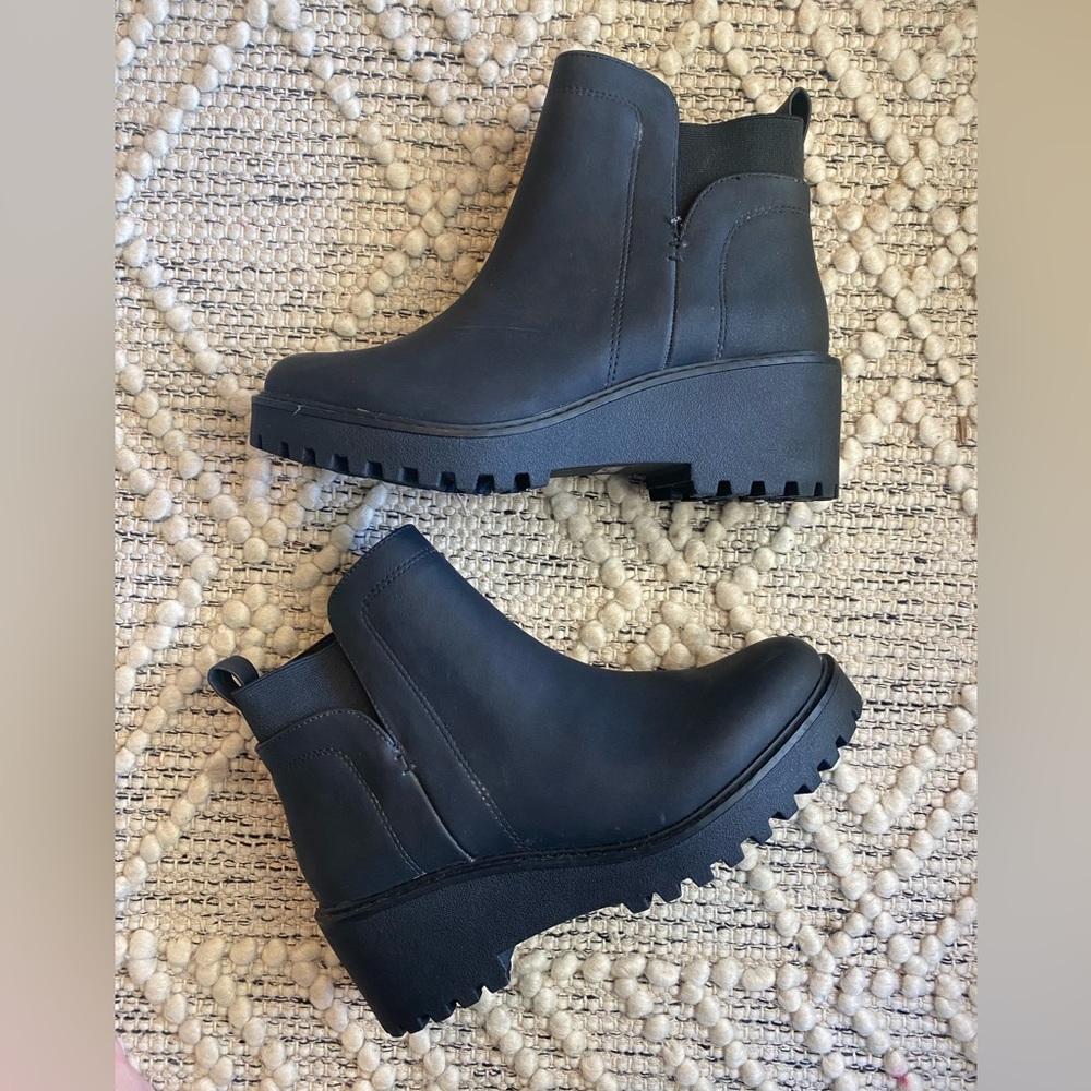 Dolce Vita Rielle Black Bootie Size 7.5 DV